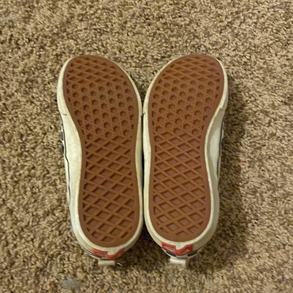 Vans - Picture 3 of 4